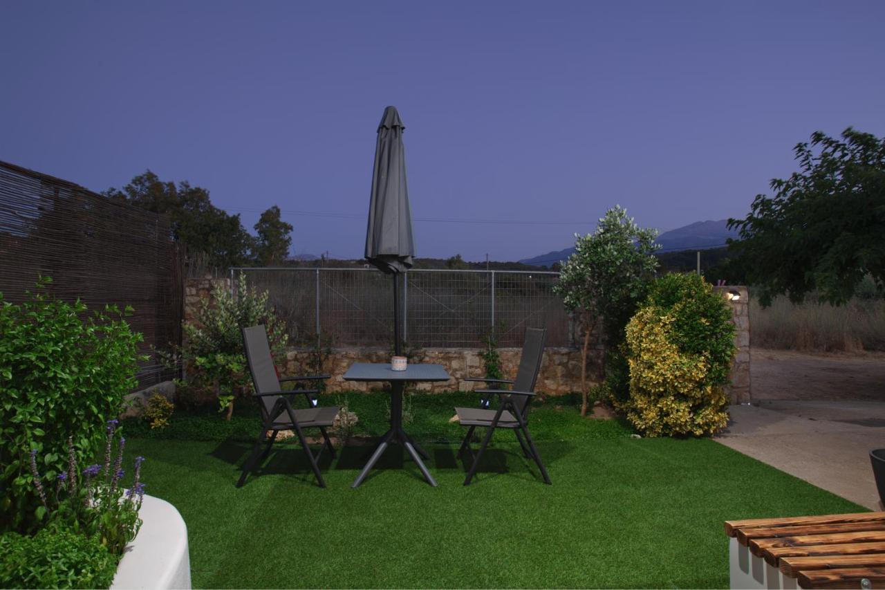 Livingfy Apt With Mountain View & Garden Vamos Buitenkant foto