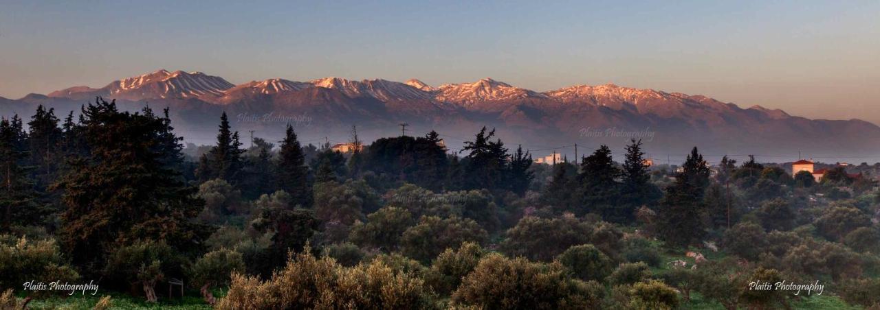 Livingfy Apt With Mountain View & Garden Vamos Buitenkant foto